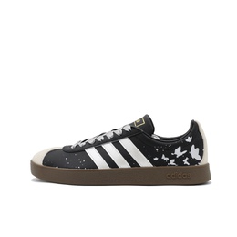 Adidas: Серебристые кроссовки 