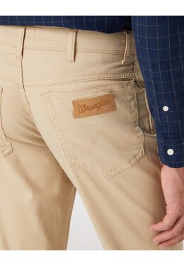 Wrangler: Бежевые джинсы 