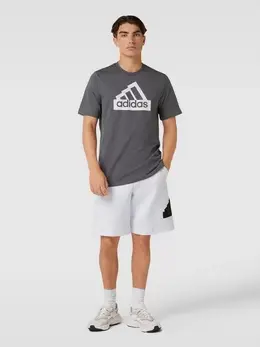 adidas: Спортивные шорты 