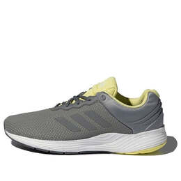 Adidas: Серые кроссовки 