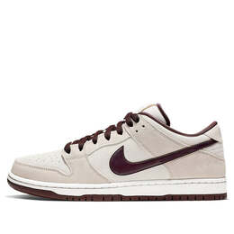 Nike: Белые кроссовки  SB Dunk Low Pro