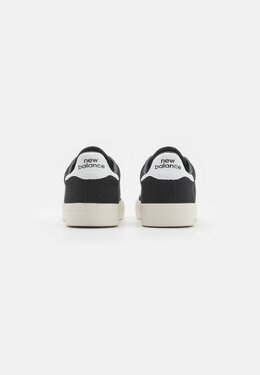 New Balance: Тёмные кроссовки 