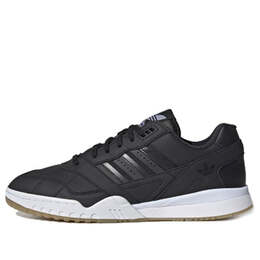 Adidas: Белые кроссовки 