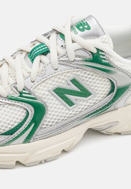 New Balance: Белые кроссовки  530