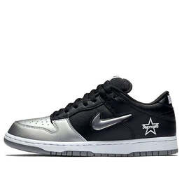 Nike: Серебристые кроссовки  SB Dunk Low