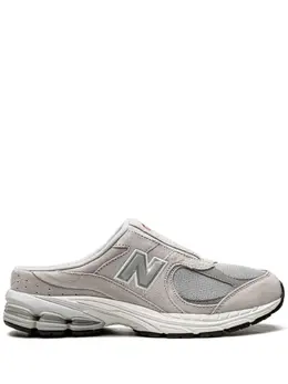 New Balance: Серые кроссовки  2002R