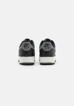 Nike: Чёрные кроссовки  Air Force 1