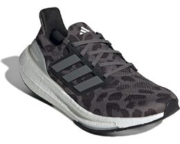Adidas: Светлые кроссовки  UltraBoost