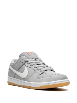 Nike: Серые кроссовки  SB Dunk Low Pro