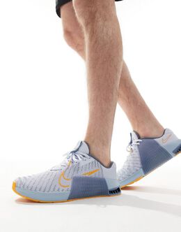 Nike: Оранжевые кроссовки 