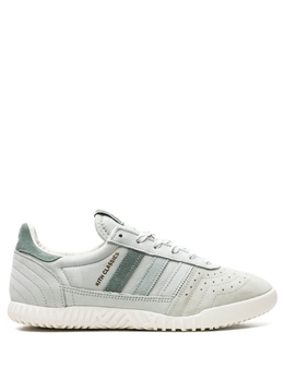 Adidas: Серые кроссовки  X