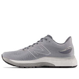 New Balance: Серые кроссовки 