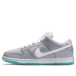 Nike: Серые кроссовки  SB Dunk Low