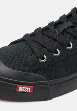 Diesel: Чёрные кроссовки 