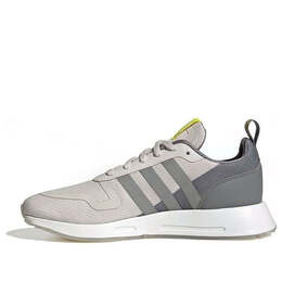 Adidas: Серые кроссовки 