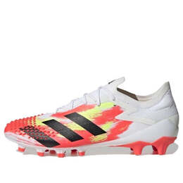 Adidas: Белые кроссовки  Predator