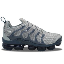 Nike: Серые кроссовки  Air Vapormax Plus