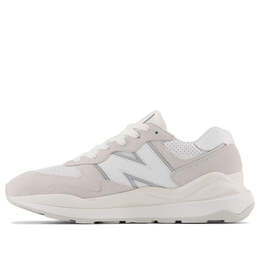 New Balance: Белые кроссовки  57/40