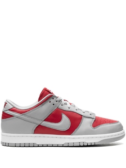 Nike: Серые кроссовки  Dunk Low