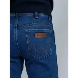 Wrangler: Классические джинсы 