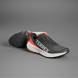 Adidas: Чёрные кроссовки  Terrex