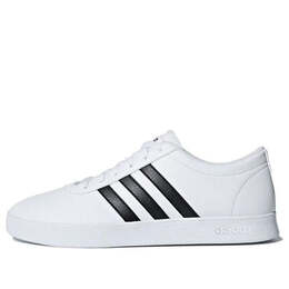 Adidas: Белые кроссовки 