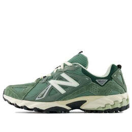 New Balance: Зелёные кроссовки 