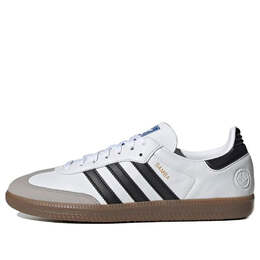 Adidas: Белые кроссовки 