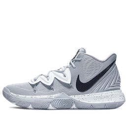 Nike: Серые кроссовки  Kyrie 5