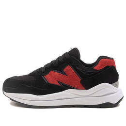 New Balance: Чёрные кроссовки  57/40