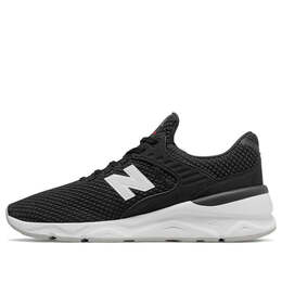 New Balance: Красные кроссовки 