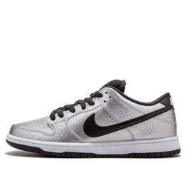 Nike: Серебристые кроссовки  SB Dunk Low Pro