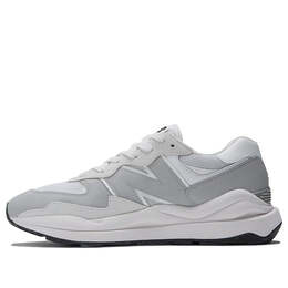 New Balance: Белые кроссовки  57/40