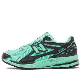New Balance: Зелёные кроссовки 