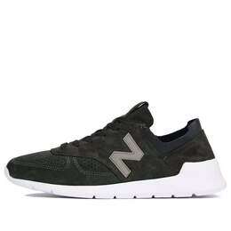 New Balance: Зелёные кроссовки 