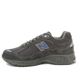 New Balance: Серые кроссовки  2002R