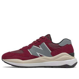 New Balance: Красные кроссовки  57/40