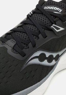 Saucony: Чёрные кроссовки 