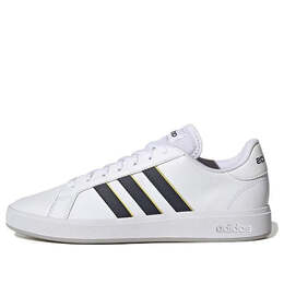 Adidas: Белые кроссовки 
