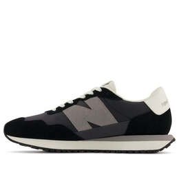 New Balance: Чёрные кроссовки  237