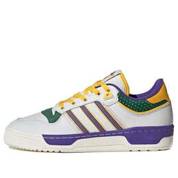 Adidas: Белые кроссовки 