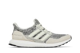 Adidas: Белые кроссовки  UltraBoost