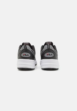 Fila: Чёрные кроссовки 