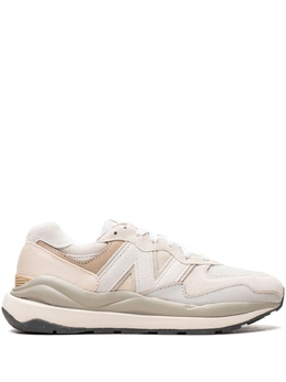 New Balance: Бежевые кроссовки  57/40