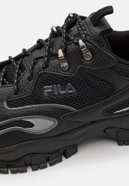 Fila: Чёрные кроссовки  Ray Tracer