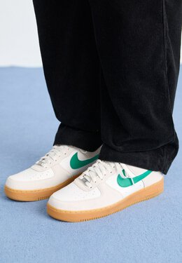 Nike: Бежевые кроссовки  Air Force 1