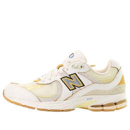 New Balance: Бежевые кроссовки  2002R