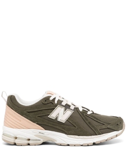New Balance: Зелёные кроссовки 