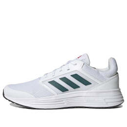 Adidas: Белые кроссовки 