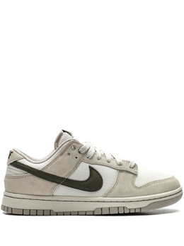 Nike: Серые кроссовки  Dunk Low